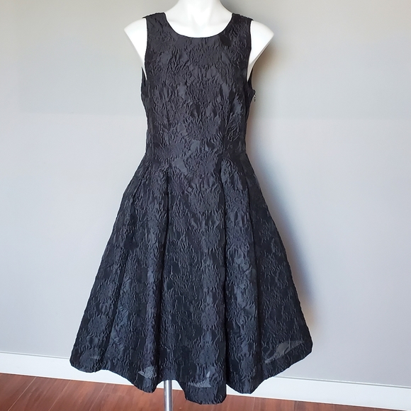 H&M Jacquard textured open back Fit and Flare - Picture 5 of 13